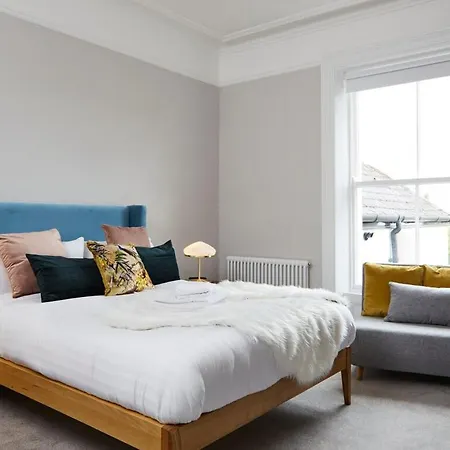 Stylish Period In D6 Apartament Dublin