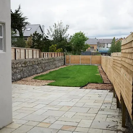 Stylish Period In D6 Daire Dublin