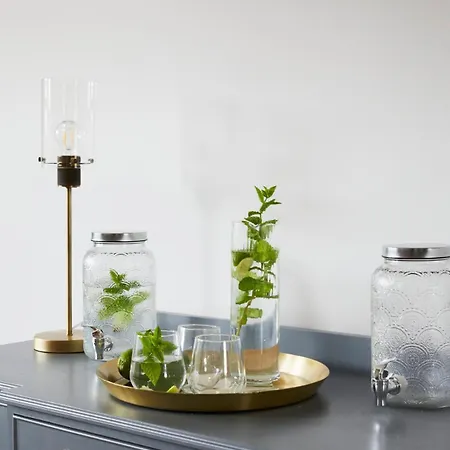 Stylish Period In D6 Apartment *